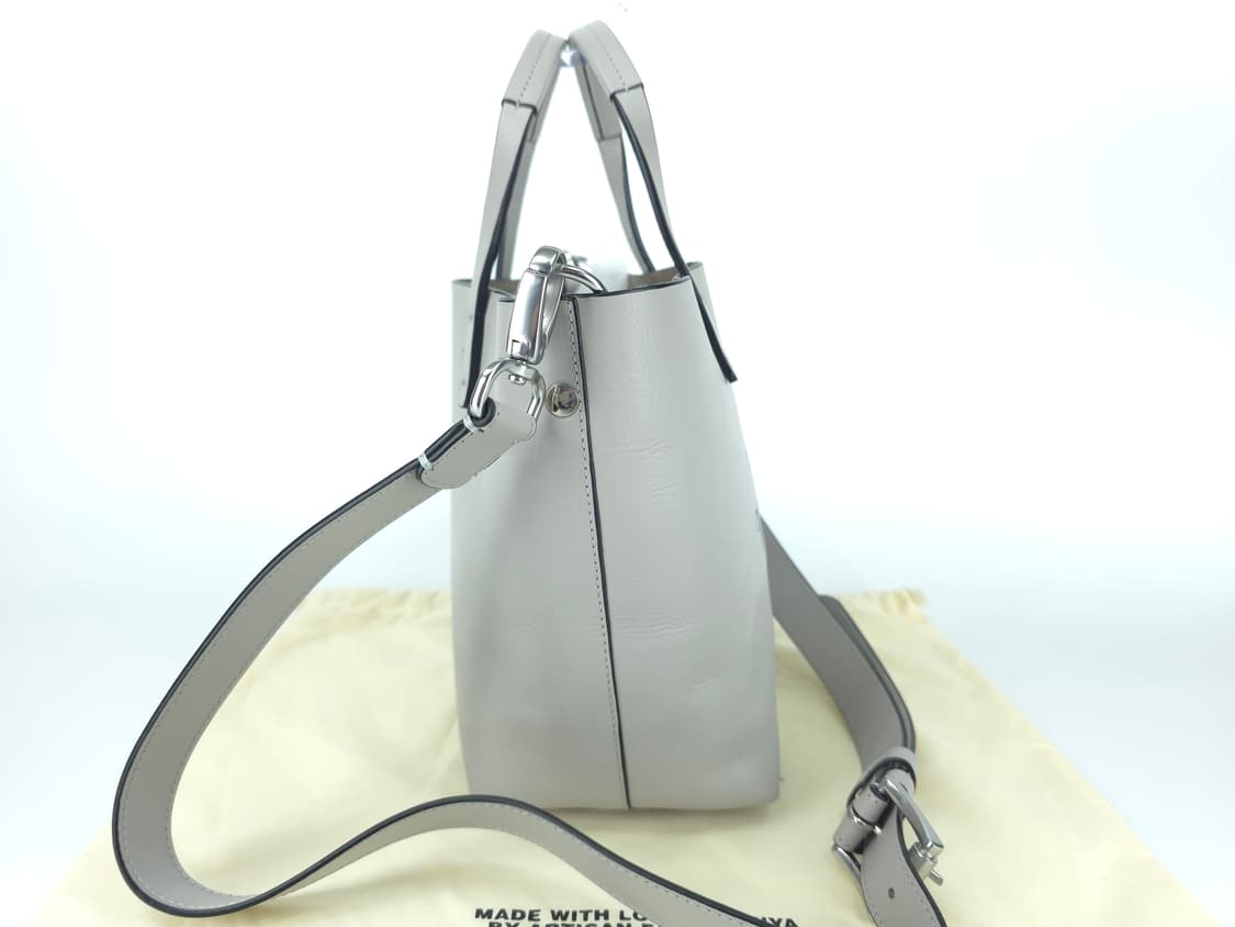 비비안웨스트우드 스튜디오 소가죽 쇼퍼 토트백 크로스백 그레이
 상품이미지3