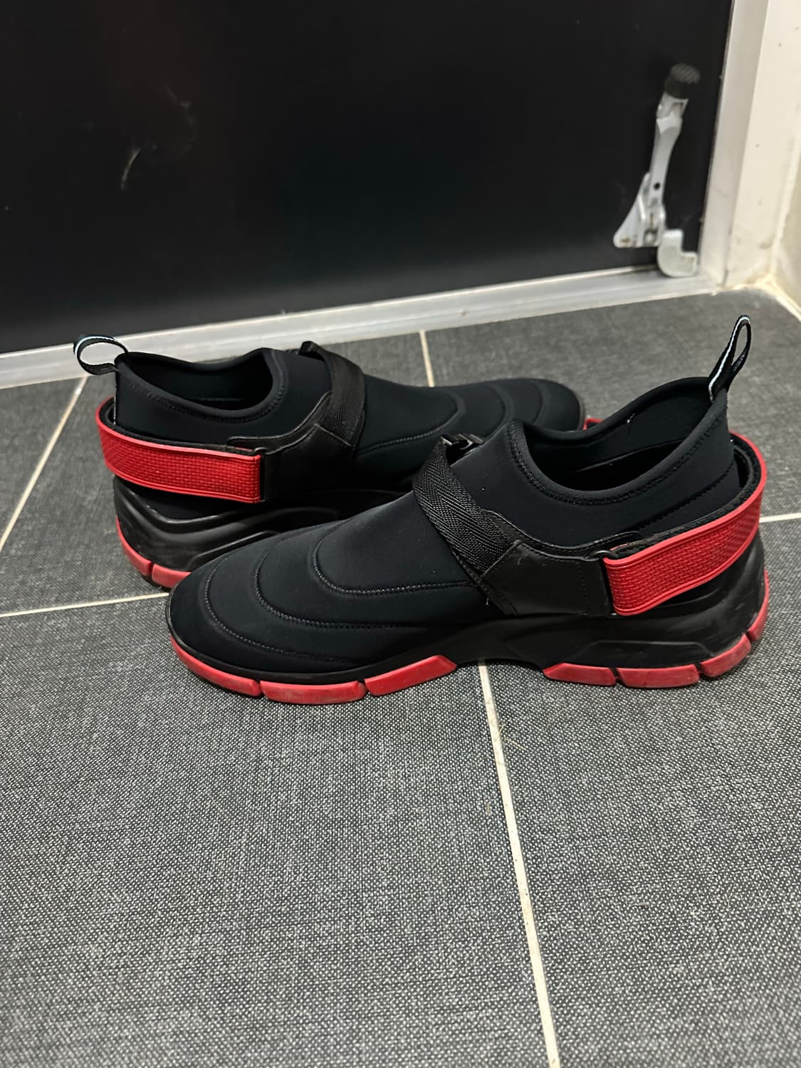 프라다 네오프렌 버클 로우탑 스니커즈 블랙 275 상품이미지5