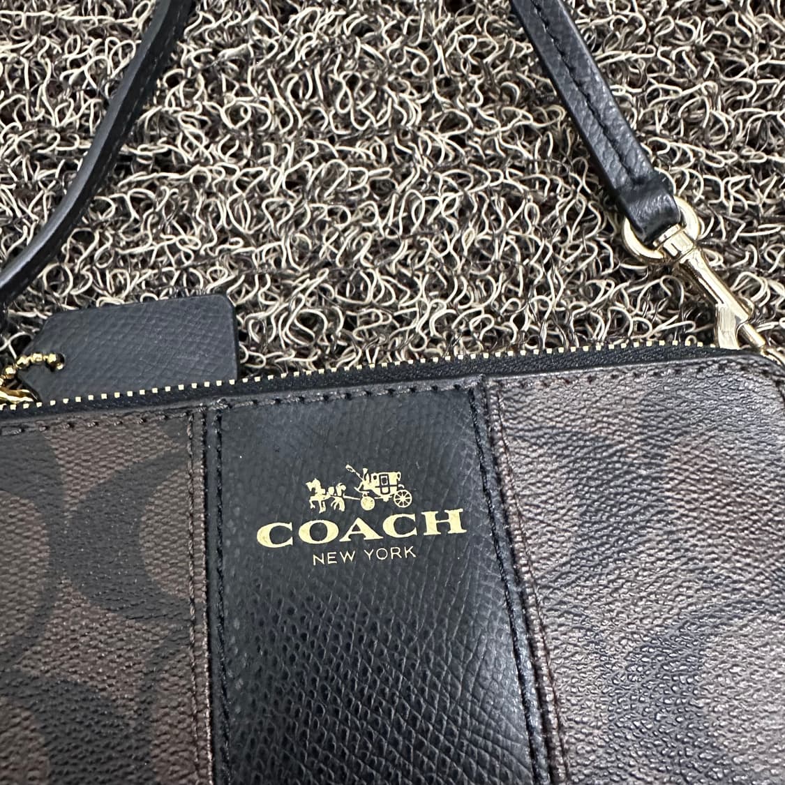 COACH 코치 미니파우치 시그니처 가죽 손목지갑 상품이미지4