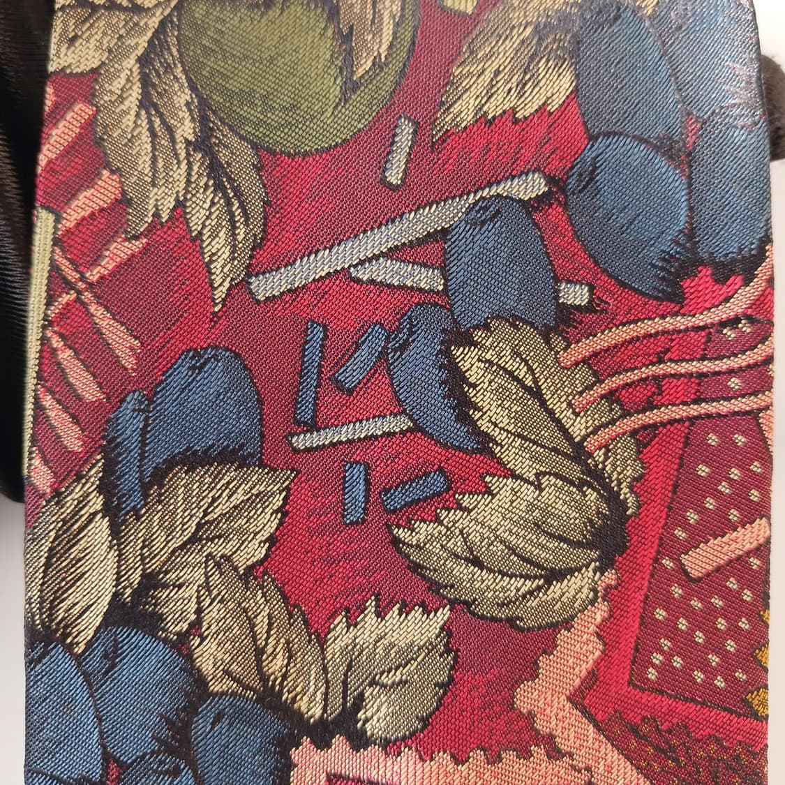 
세루티 실크 레드 자카드 패턴 넥타이 9.5cm A+등급 A19279
 상품이미지6