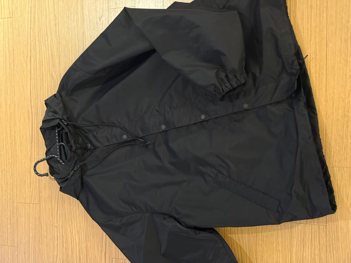 발렌시아가 테이프 로고 바람막이 M 새상품 상품이미지2