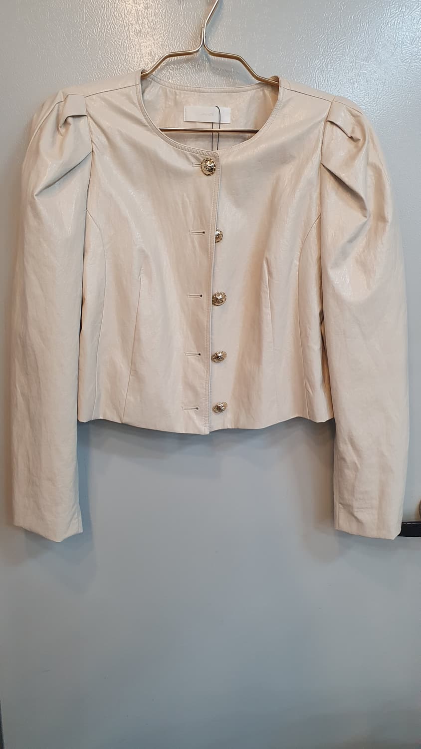 줄로그 어깨퍼프 숏레더자켓 프리
가볍게입기좋아요
상태깨끗좋아요 상품이미지1