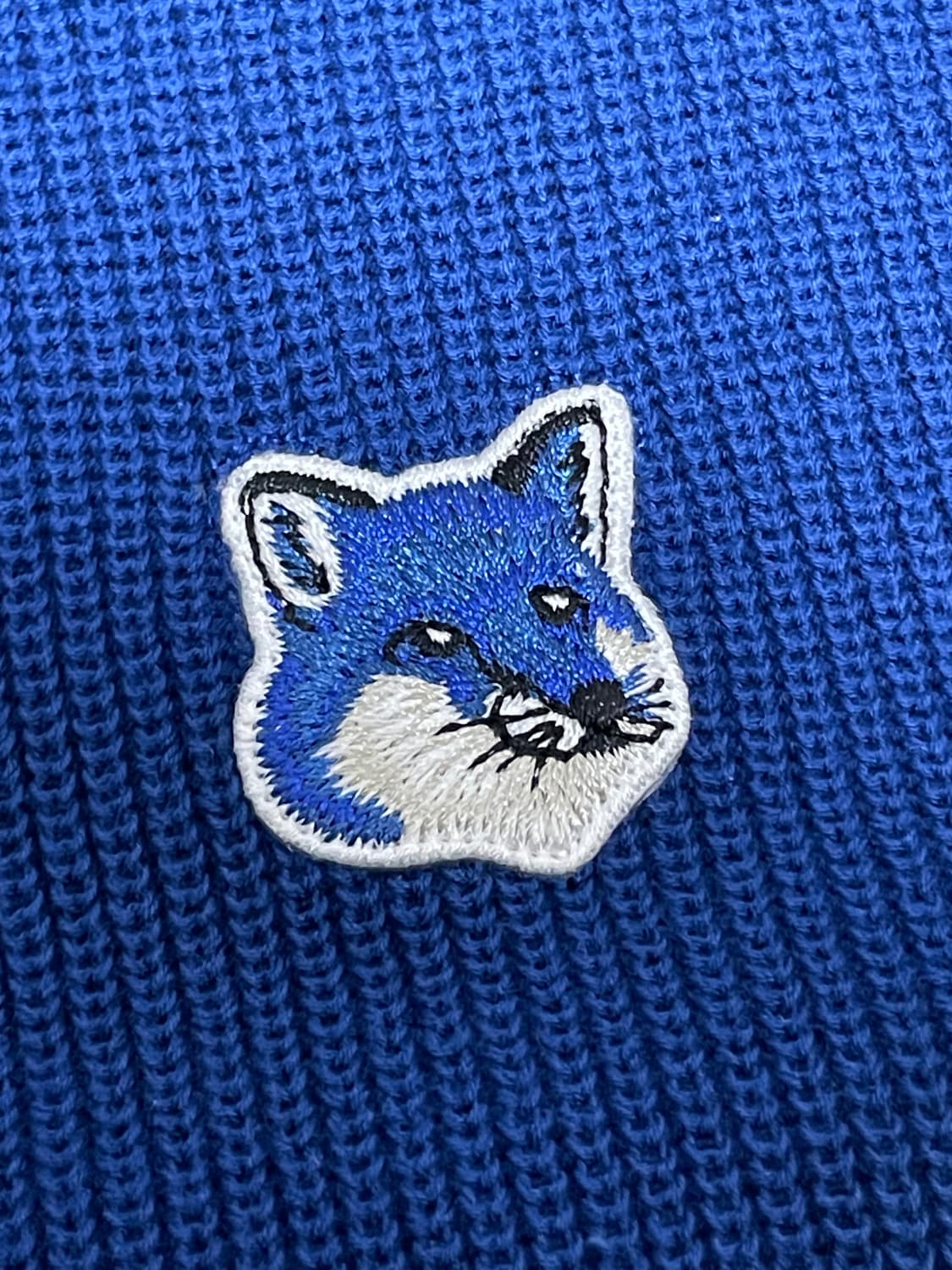 [ L ] 정품 메종키츠네 로고 패치 니트 스웨터 블루 상품이미지4