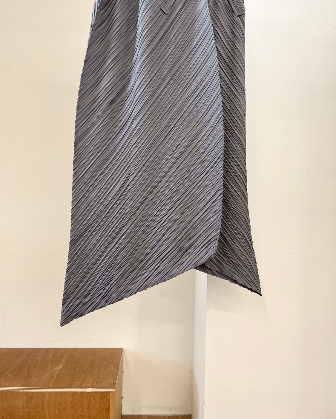 플리츠 플리즈 그레이 비대칭 플리츠 스커트 상품이미지3