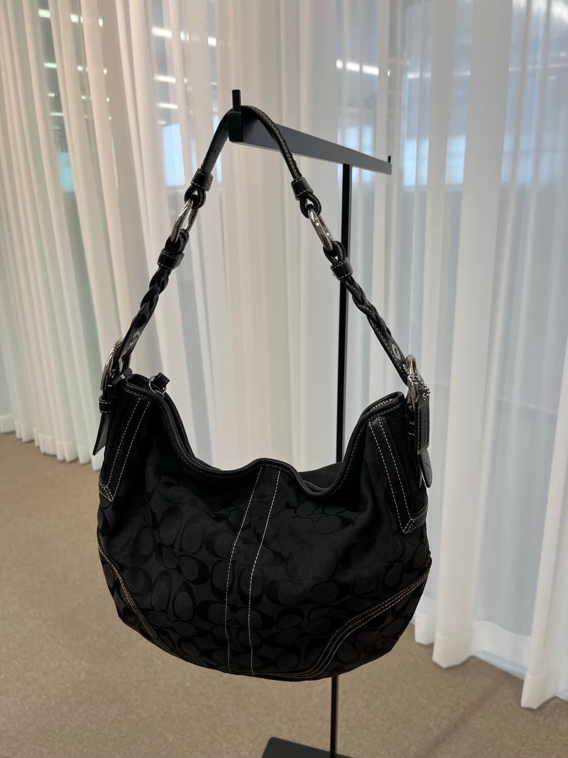 Coach Black Half Moon Bag 상품이미지3