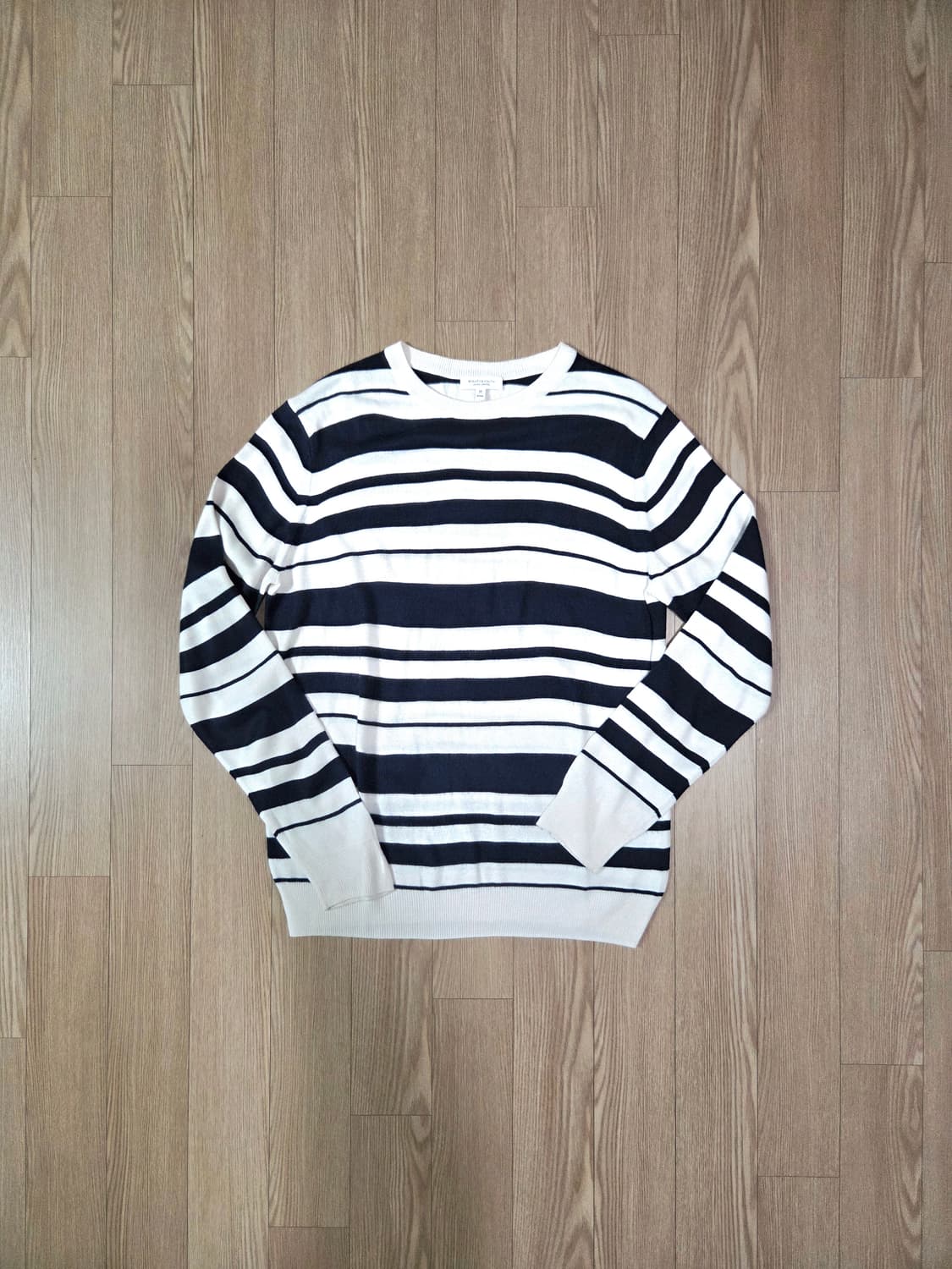 뷰티앤유스 스트라이프 패턴 라운드 니트 상품이미지1