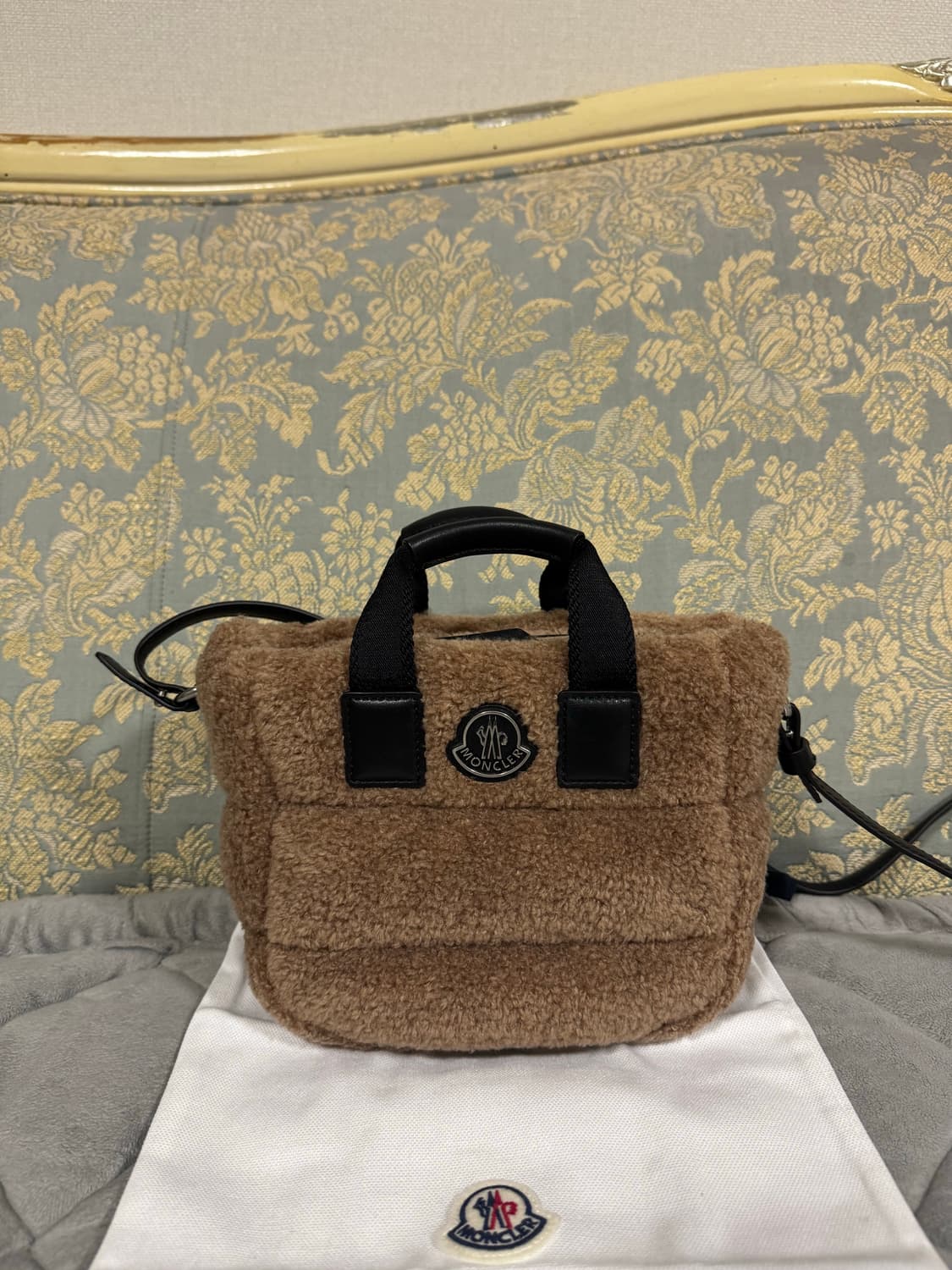 몽클레어 테디 크로스백 상품이미지2