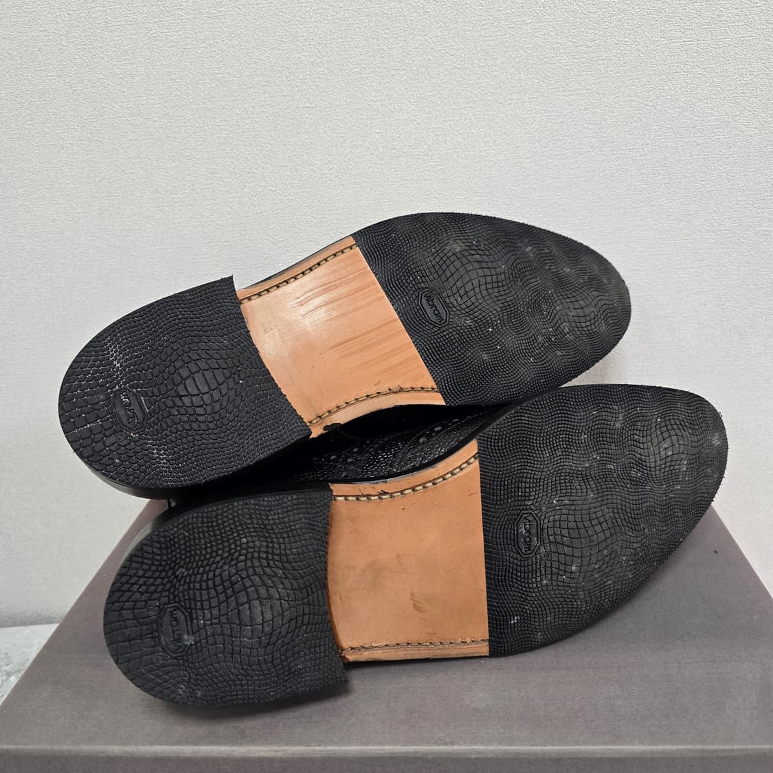 톰브라운 페블 레더 윙팁 부츠 8.5사이즈 판매 상품이미지5