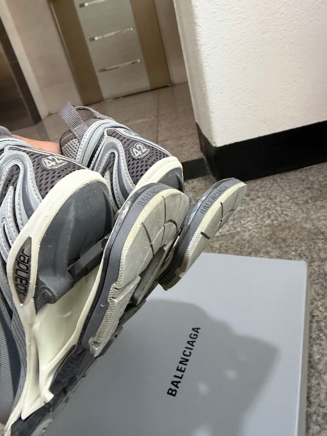 발렌시아가 엑스팬더 그레이 42 상품이미지2