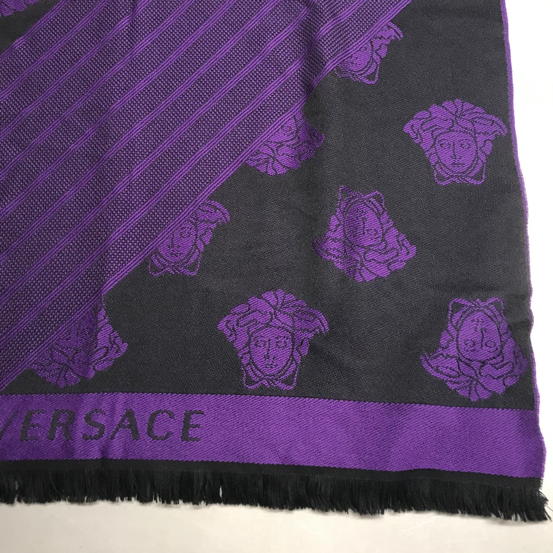 베르사체 메두사 머플러 퍼플 상품이미지4