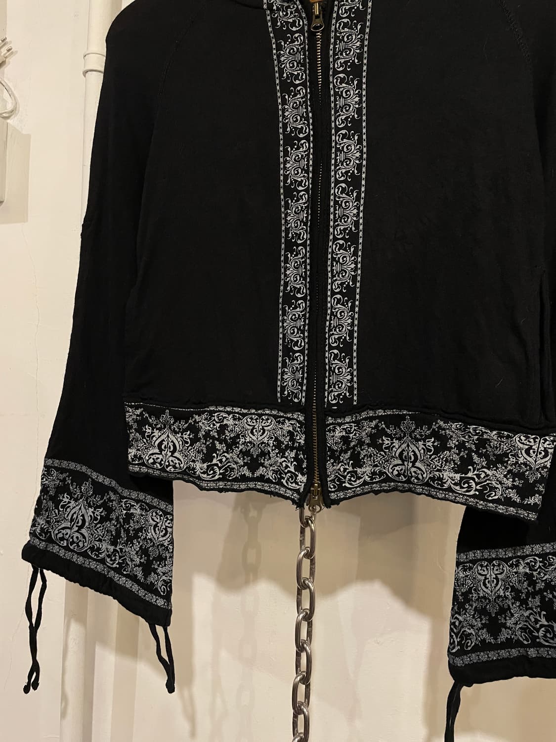 edge line 에스닉 패턴 셔링 플레어 소매 투웨이 블랙 후드집업 상품이미지5