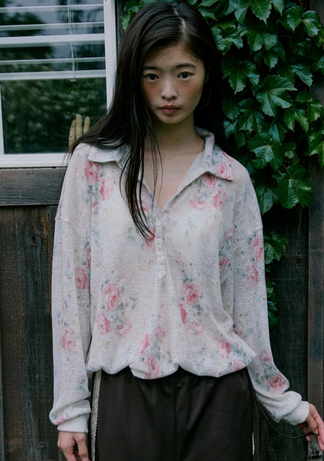 호쿠스포쿠스 플라워 헨리넥 루즈 티 아이보리 상품이미지1