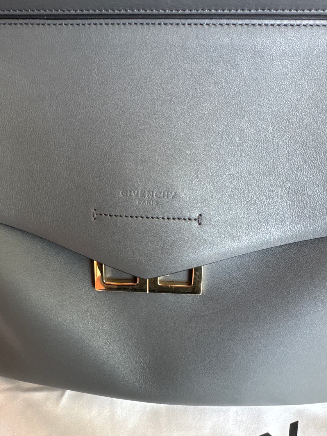 지방시 미스틱 토트백 라지 그레이 색상 100% 소가죽 정품 상품이미지3