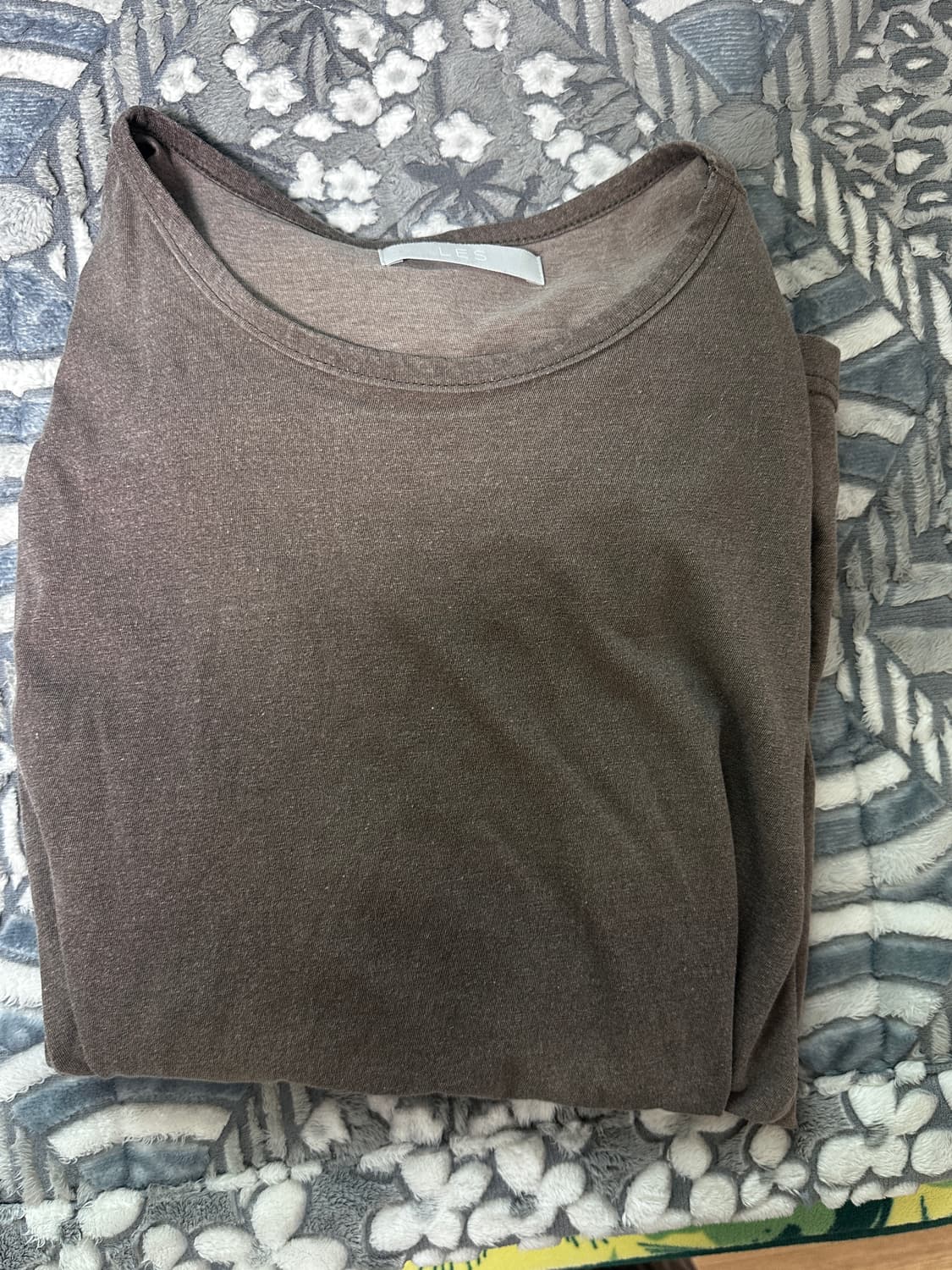 les롱슬리브 브라운 팝니다. 상품이미지2