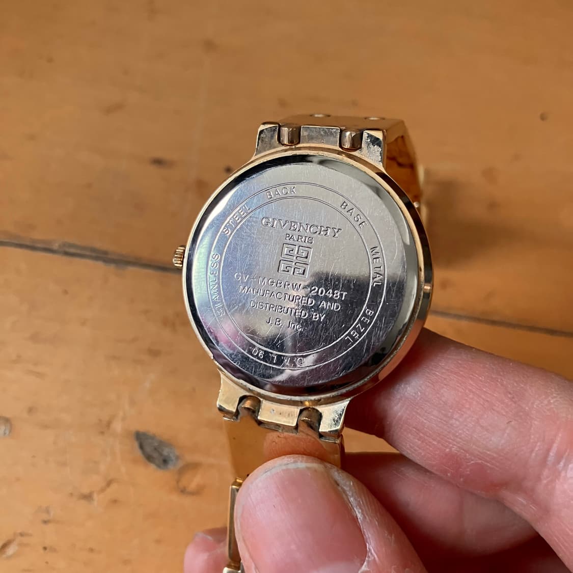Givenchy 지방시 골드 트라이벌 빈티지 메탈 쿼츠 시계  상품이미지7