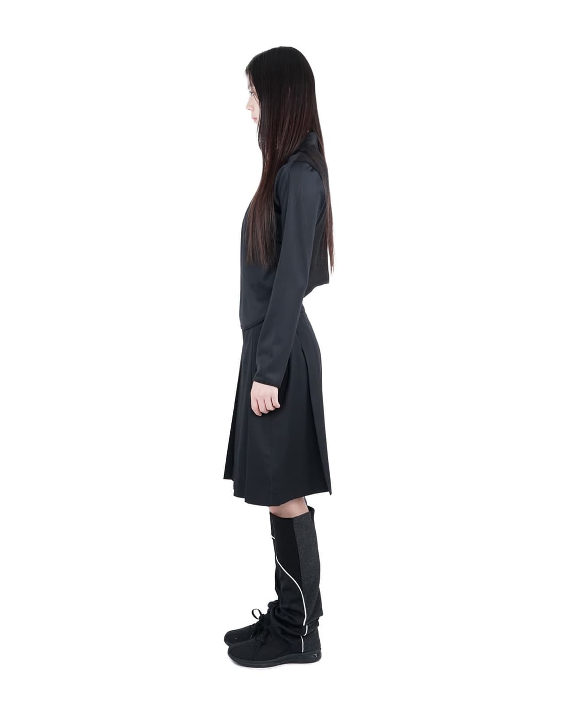 지초이 AW25 PLEATED SKIRT WITH LEG WARMERS 상품이미지2