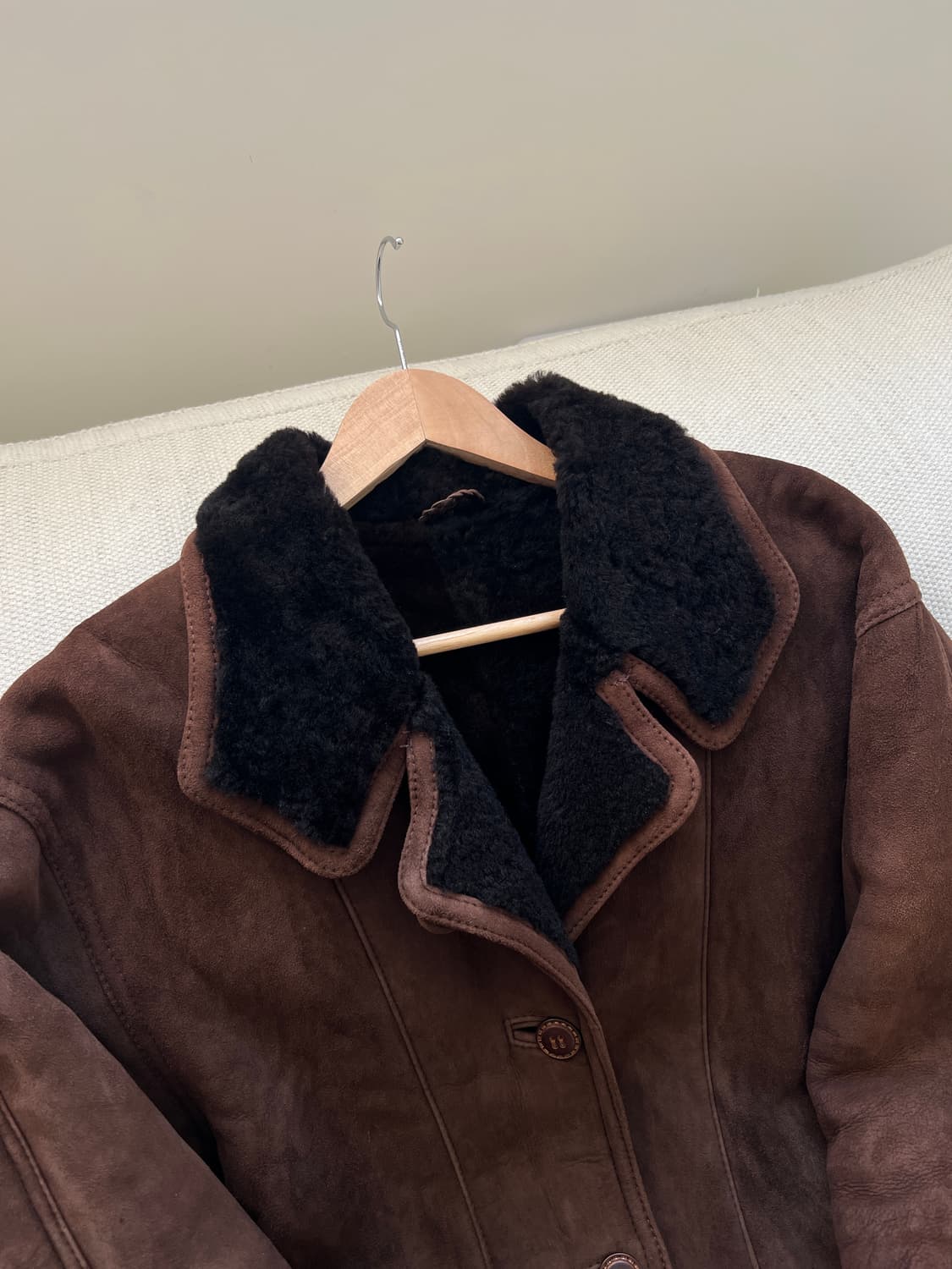 Figaro 모카 브라운 양가죽 시어링 하프 코트 상품이미지2