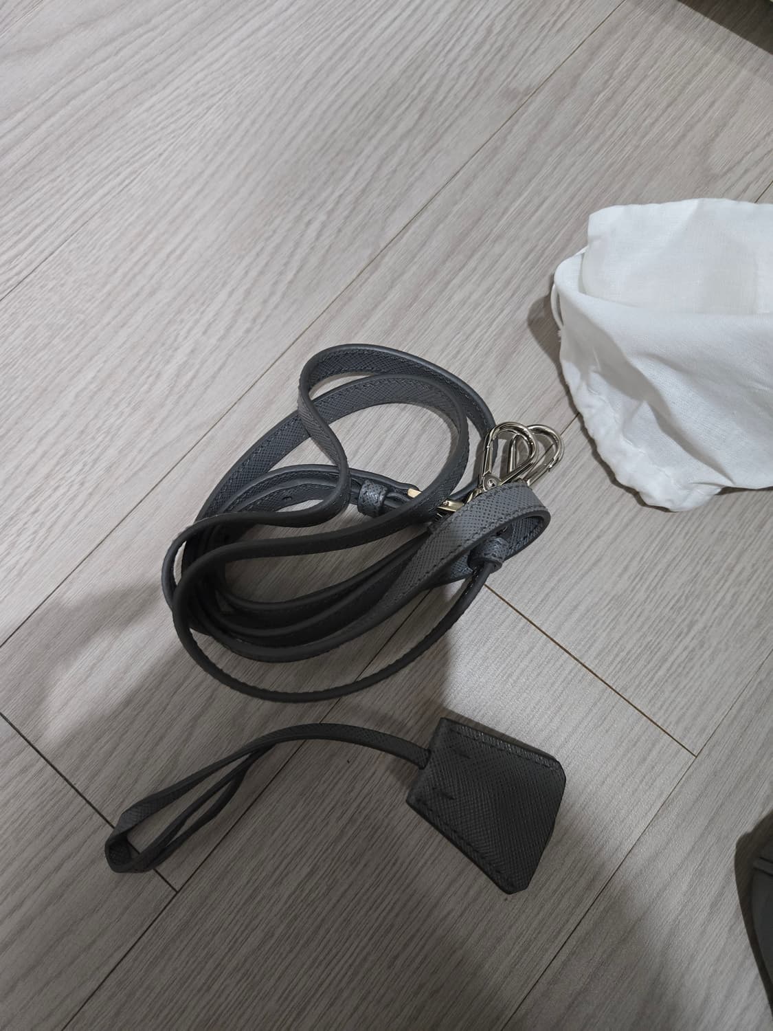 프라다 사피아노 토트백 스몰 그레이 상품이미지7