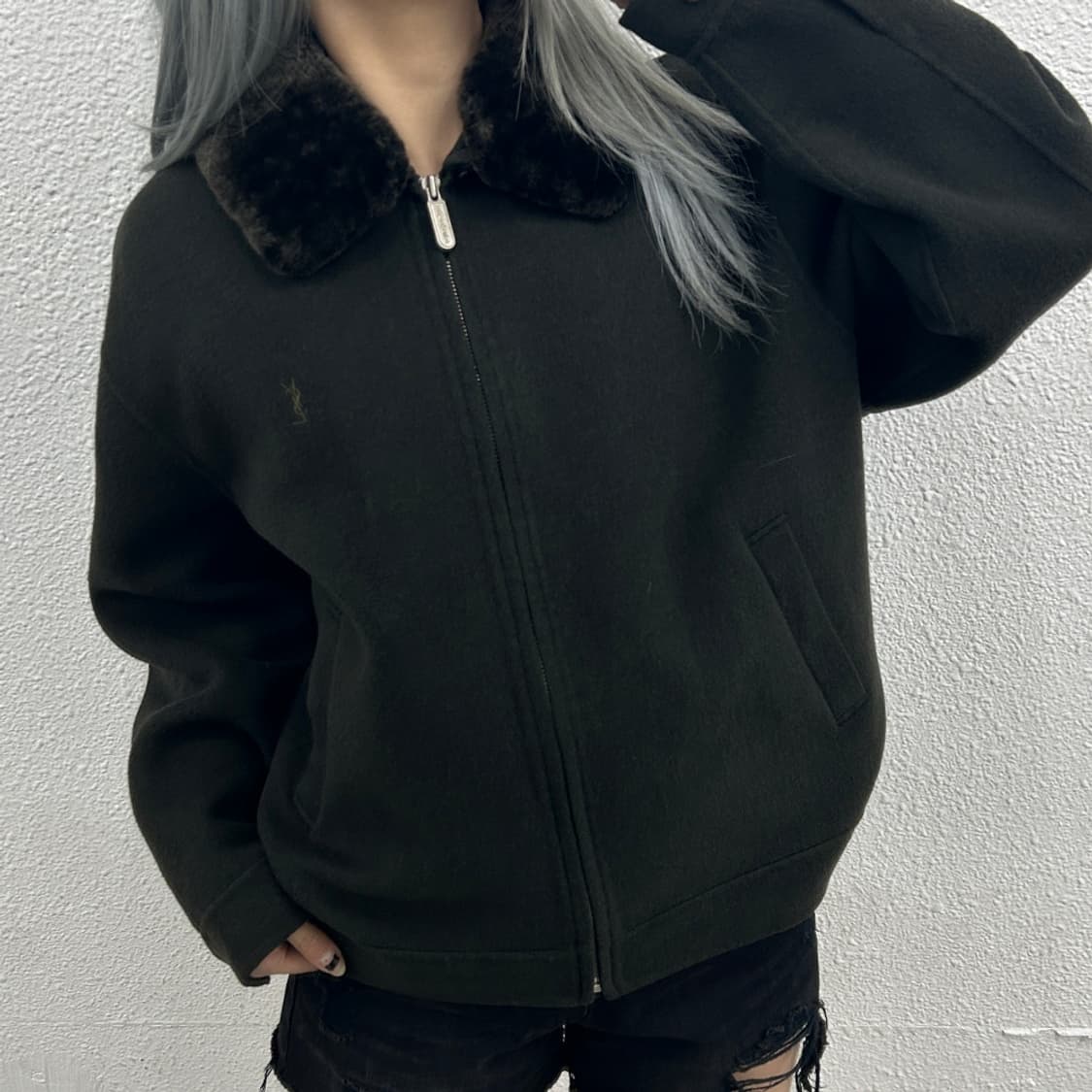 입생로랑 미니로고 퍼 카라 딥카키 자켓 상품이미지1