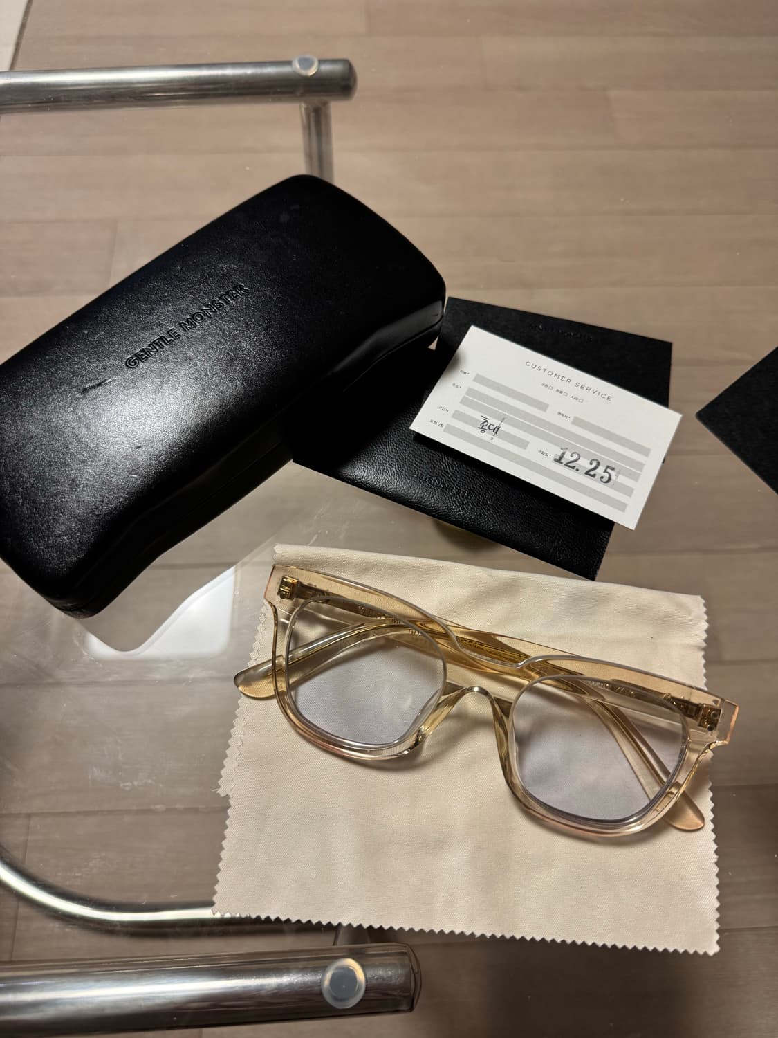 젠틀몬스터 와일드와일드 안경테 판매합니다. 상품이미지2