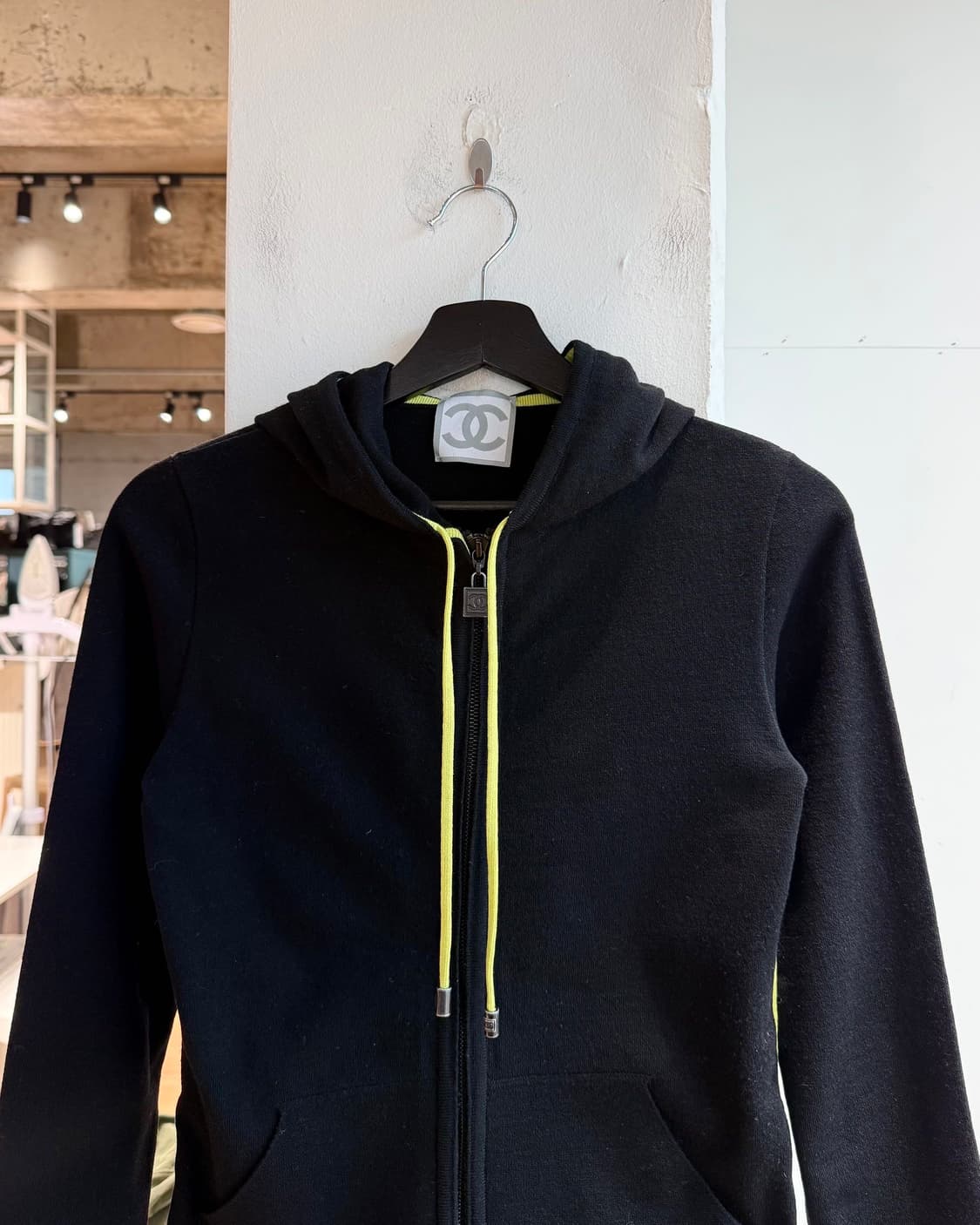 샤넬 스포츠 블랙 후드 집업 상품이미지3