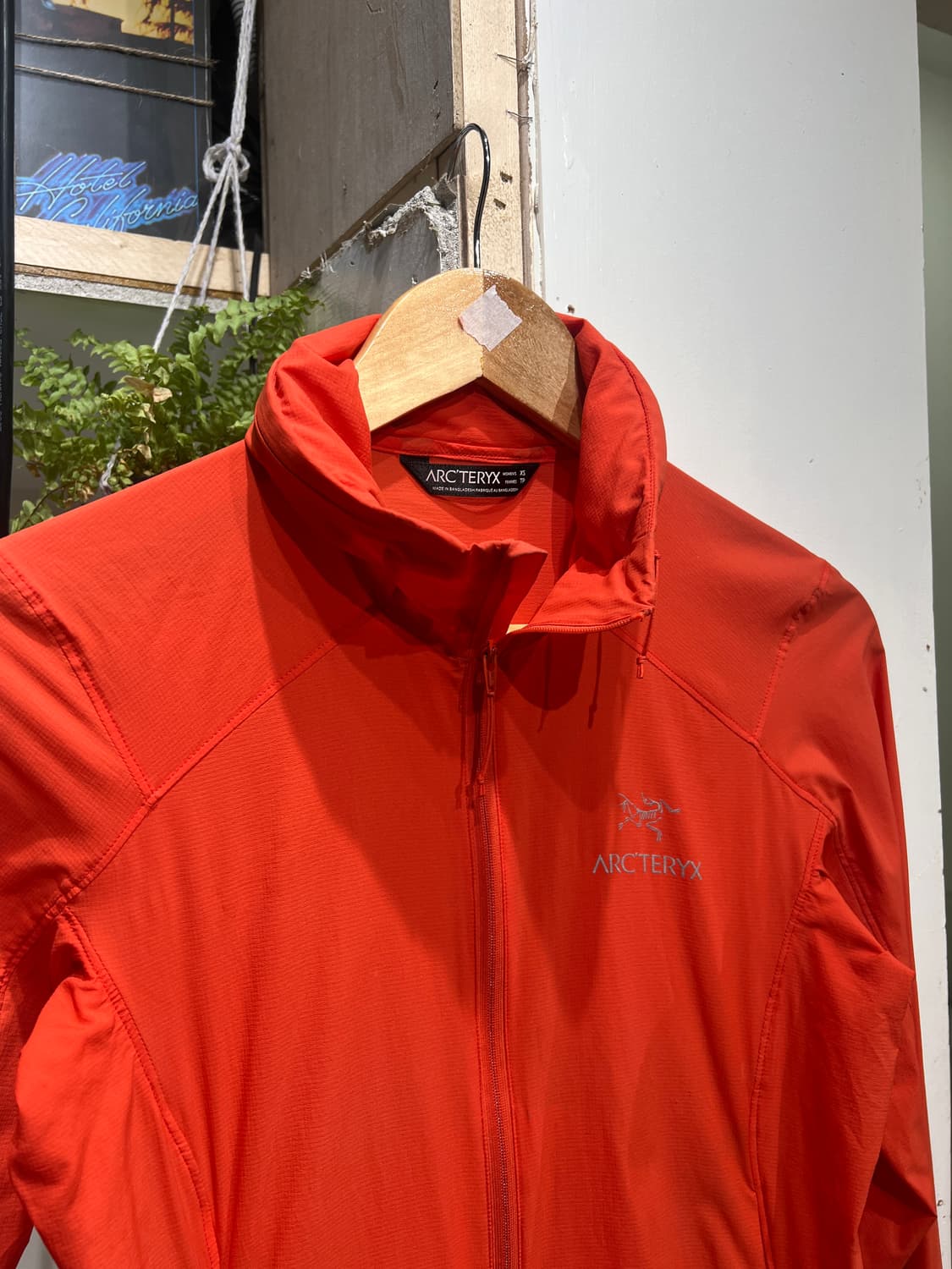 아크테릭스 오렌지 바람막이 상품이미지1