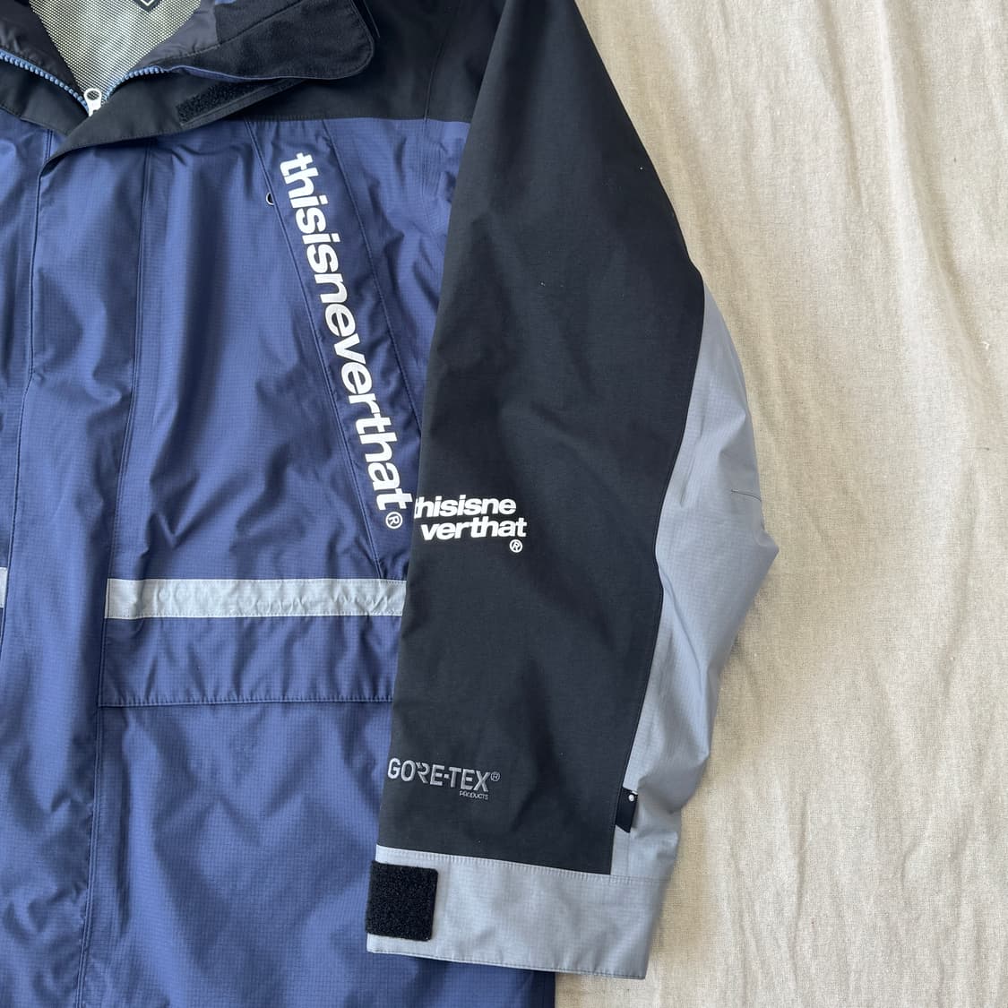 디스이즈네버댓 고어텍스 배색 바람막이 L(105) 상품이미지2