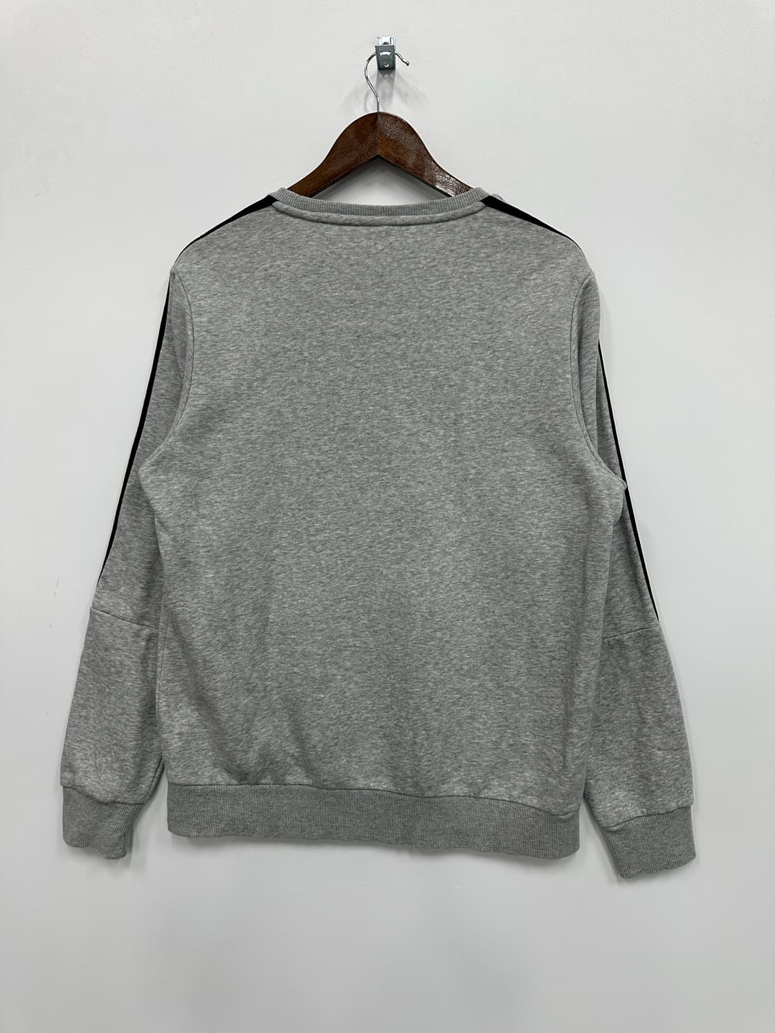 아디다스 그레이 검정 마샬아츠 맨투맨 상품이미지4