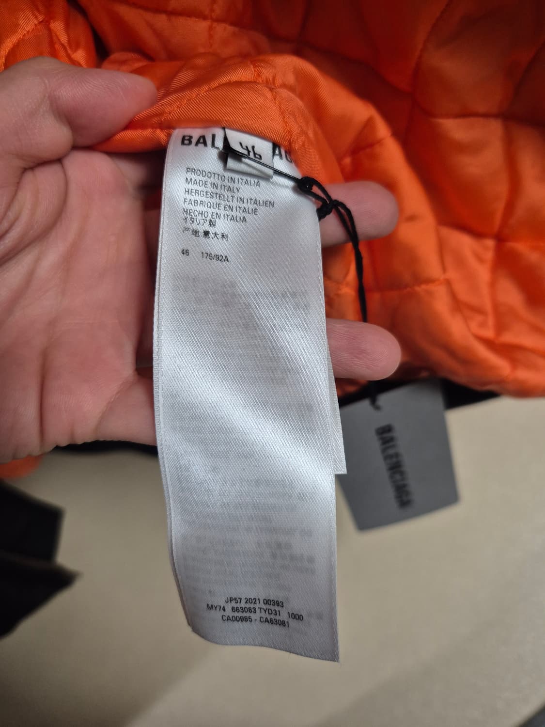 [46] 발렌시아가 나사 봄버 블랙 상품이미지4