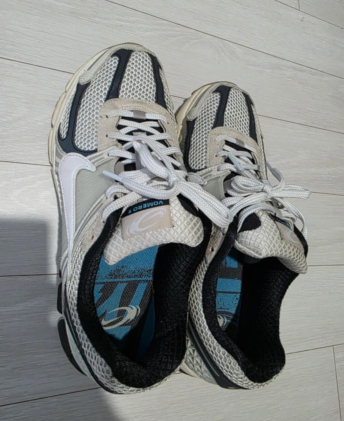 나이키 줌 보메로5 라이트 본 앤 블랙 265 상품이미지1