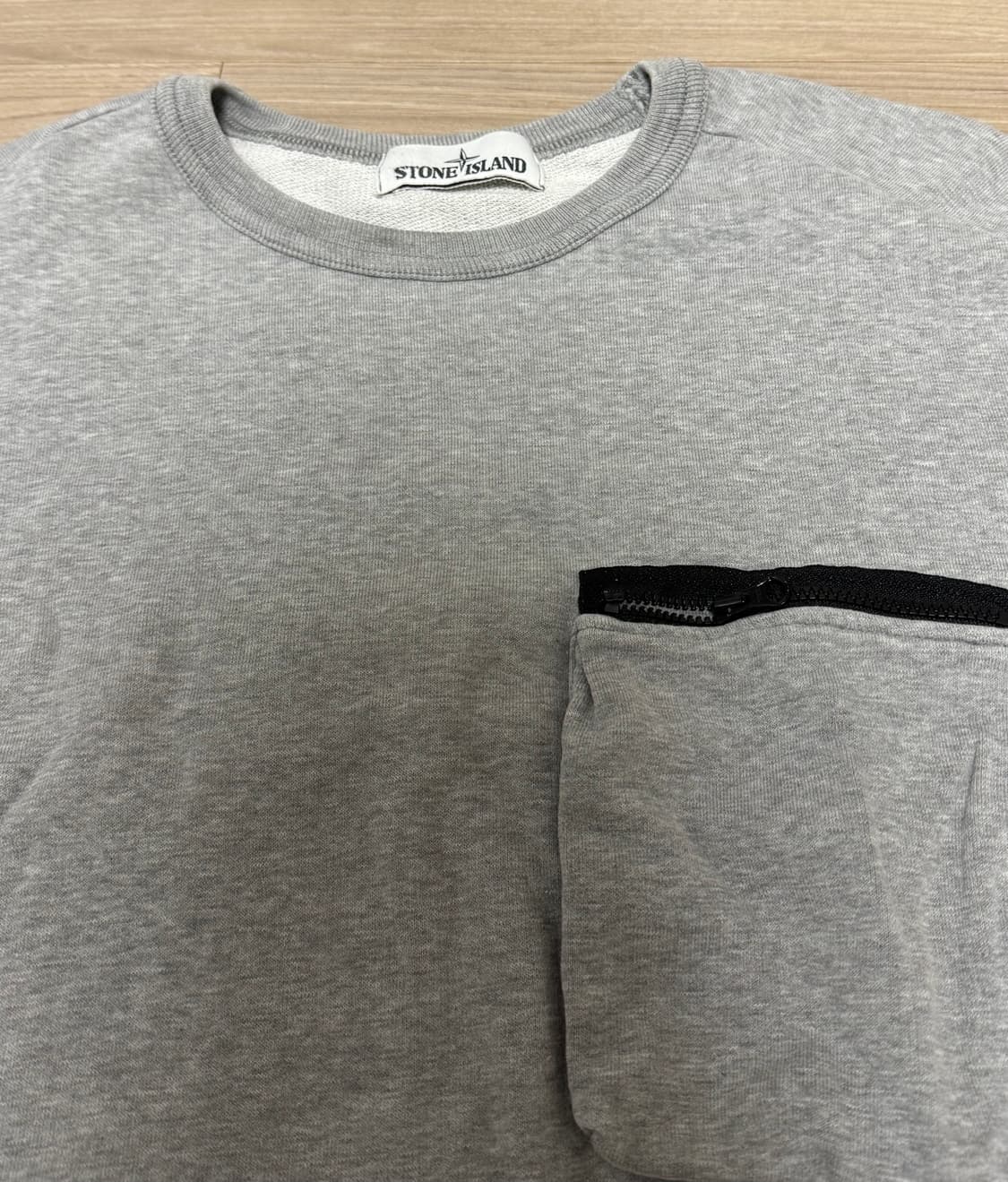 [M]스톤아일랜드 포켓 그레이 맨투맨 상품이미지2