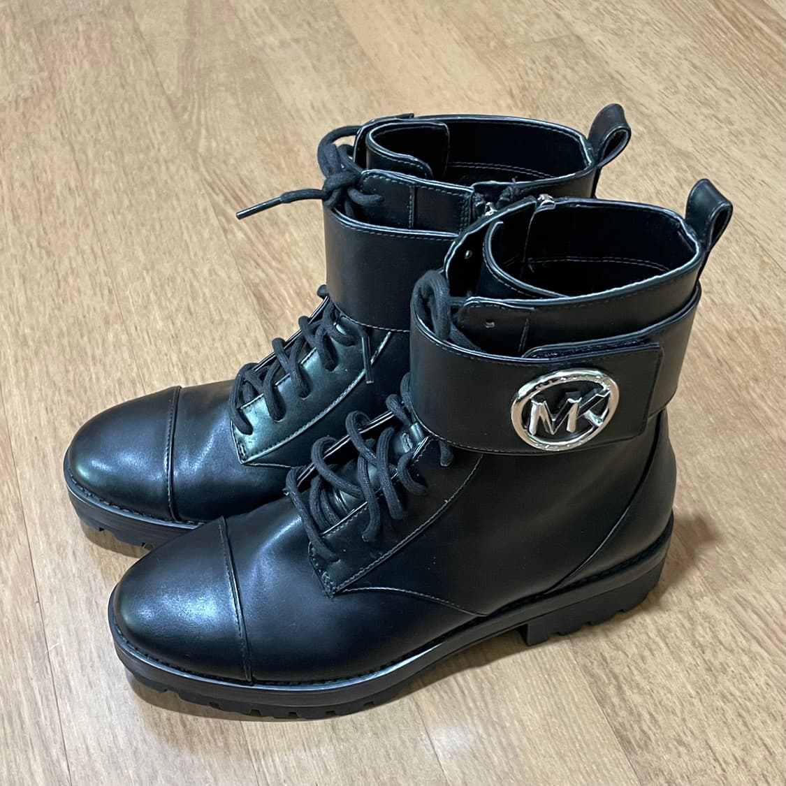 마이클코어스 가죽 앵클부츠 240 상품이미지3