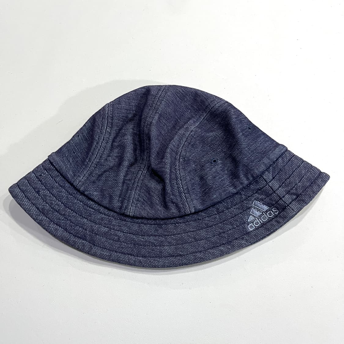 아디다스 자수로고 버킷햇 상품이미지1