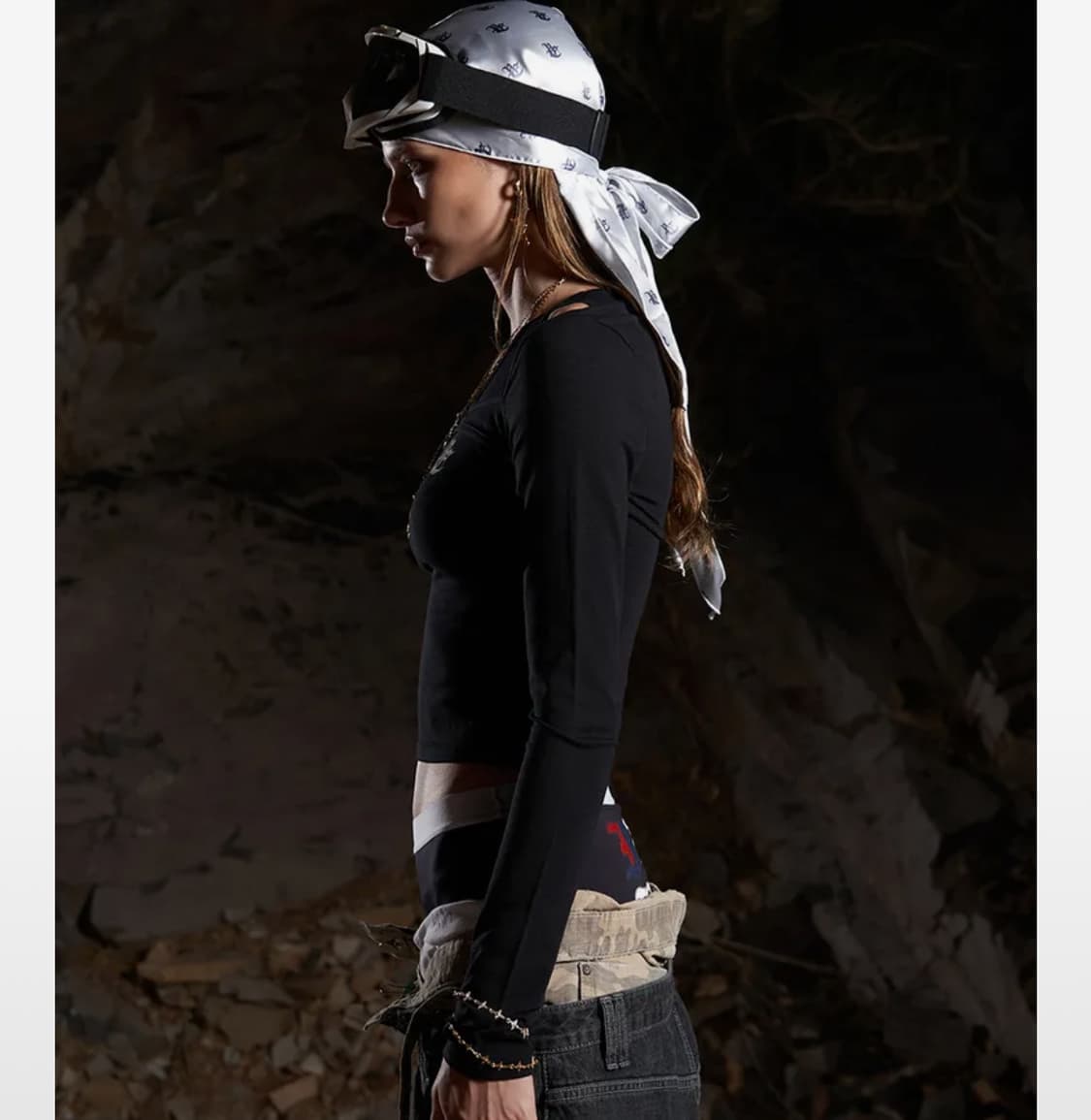 엘이이와이 Logo Layered Slit Top 상품이미지3