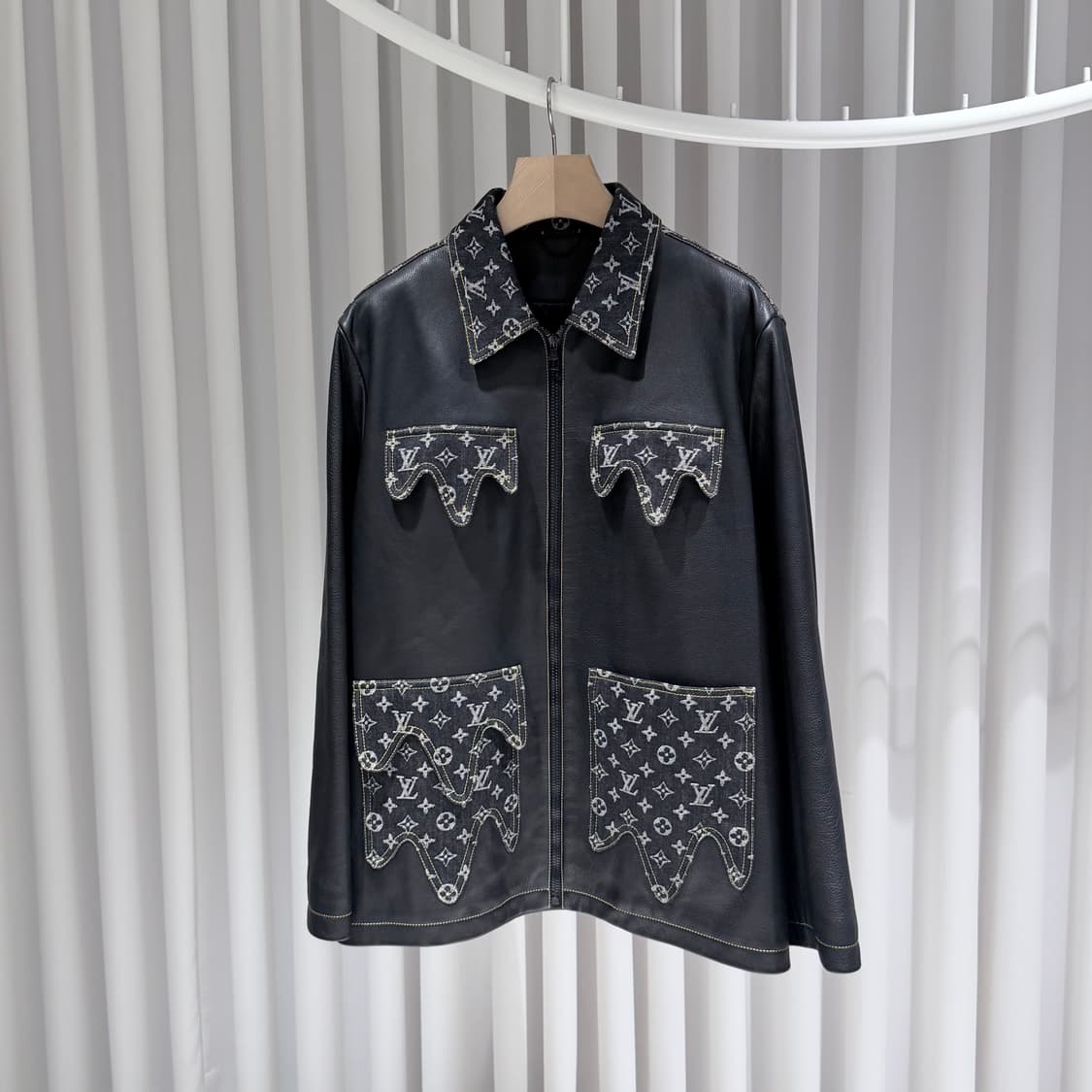 52 / 루이비통 X 니고 크레이지 레더 데님 블루종 자켓 상품이미지2