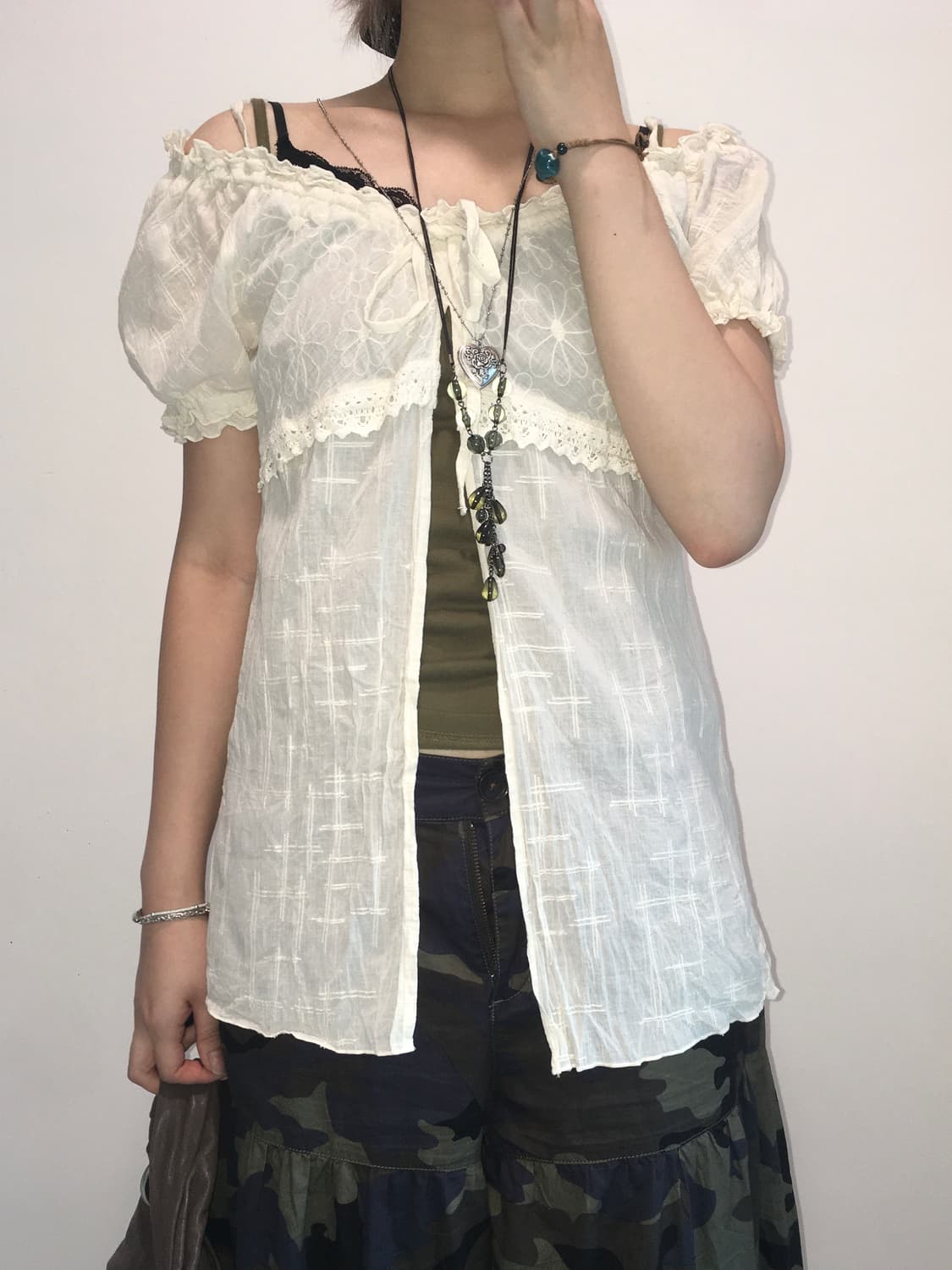 jpn vintage ivory floral off shoulder bl 상품이미지2