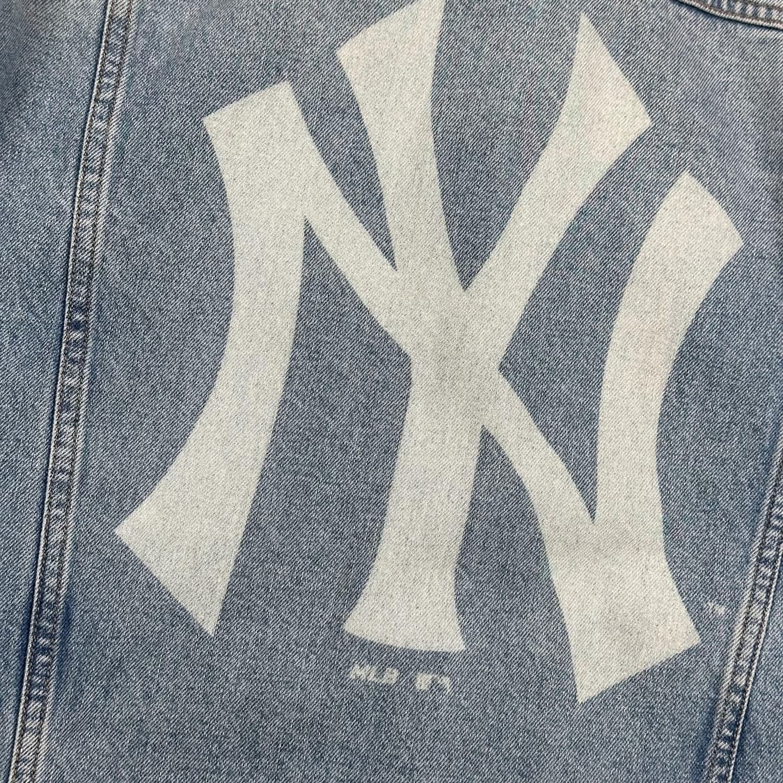 MLB 뉴욕양키스 백로고 트러커 데님 청자켓 (M) 상품이미지5