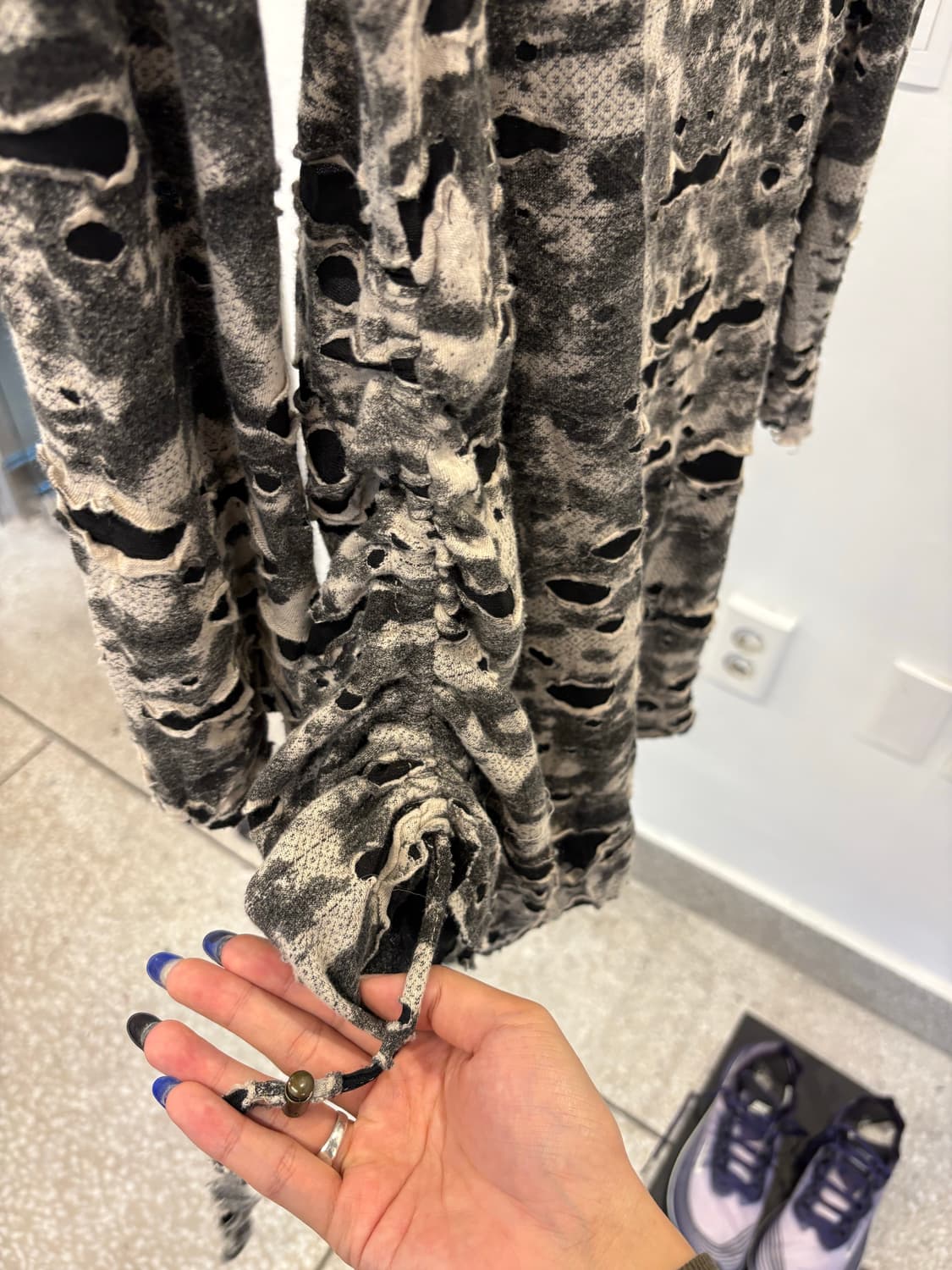 Janiss distressed shirring sleeve 상품이미지3