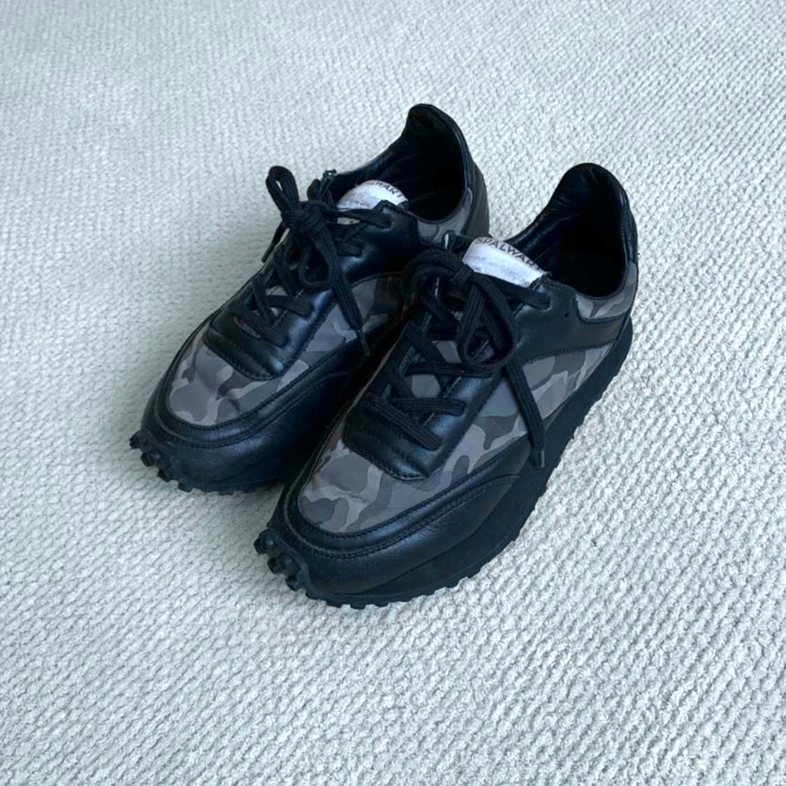 꼼데가르송 x spalwart 카모 스니커즈 상품이미지1