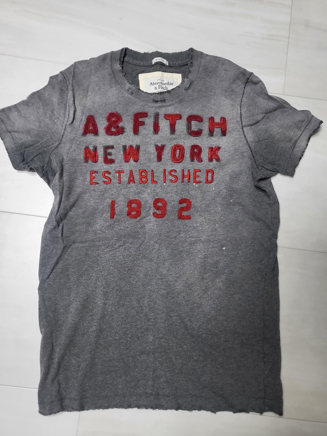 아베크롬비 반팔 데미지 디테일 상품이미지1