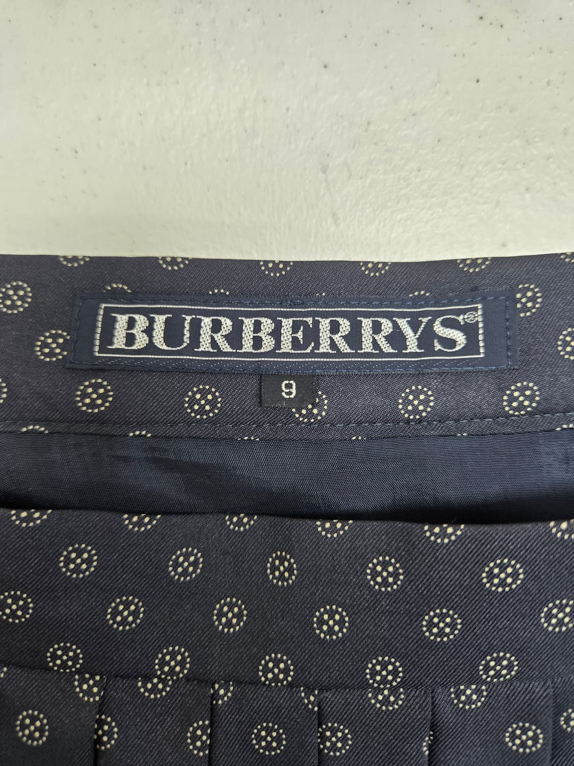 버버리 도트 플리츠 롱 스커트 상품이미지3