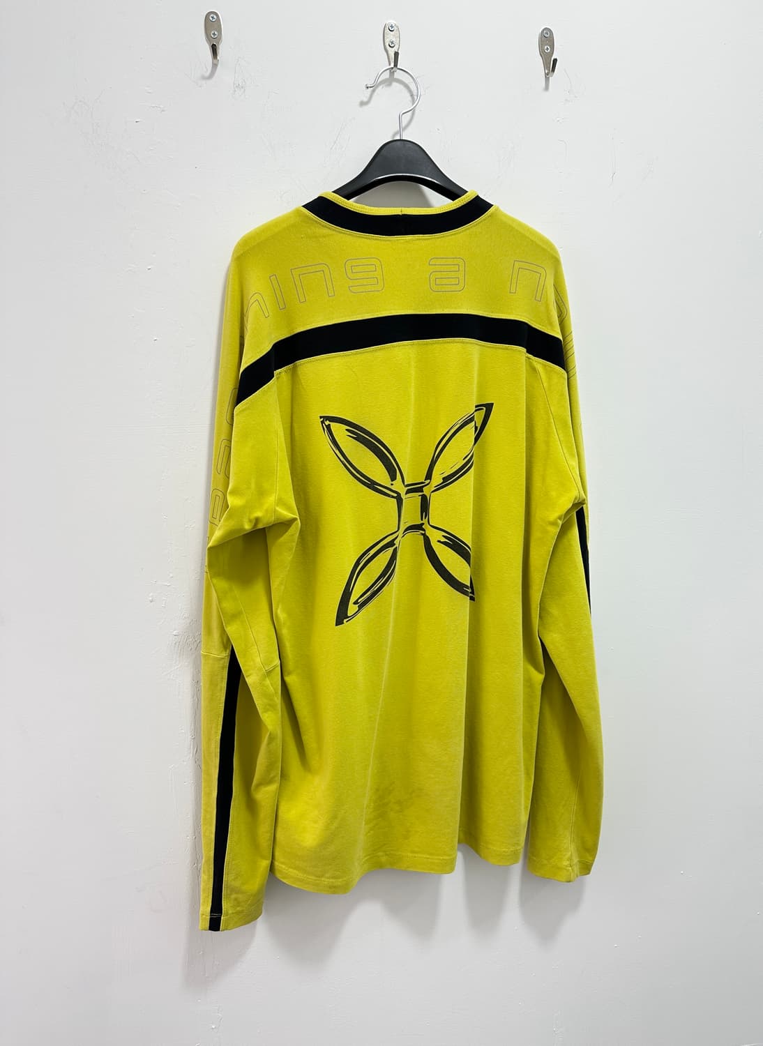 Montura back printing sleeve 상품이미지1