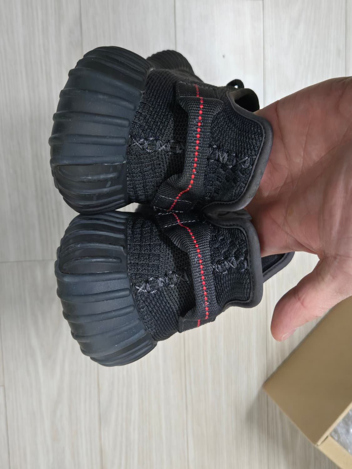 이지부스트350 트리플블랙 260 팝니다. 상품이미지3