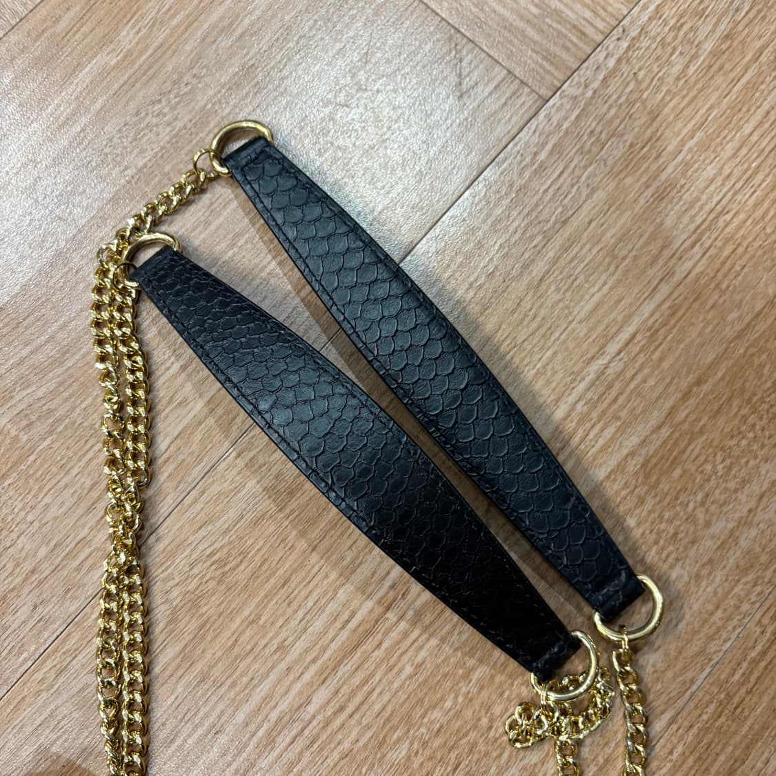 비비안웨스트우드 앵글로마니아 블랙 프릴리 스네이크 백 상품이미지5