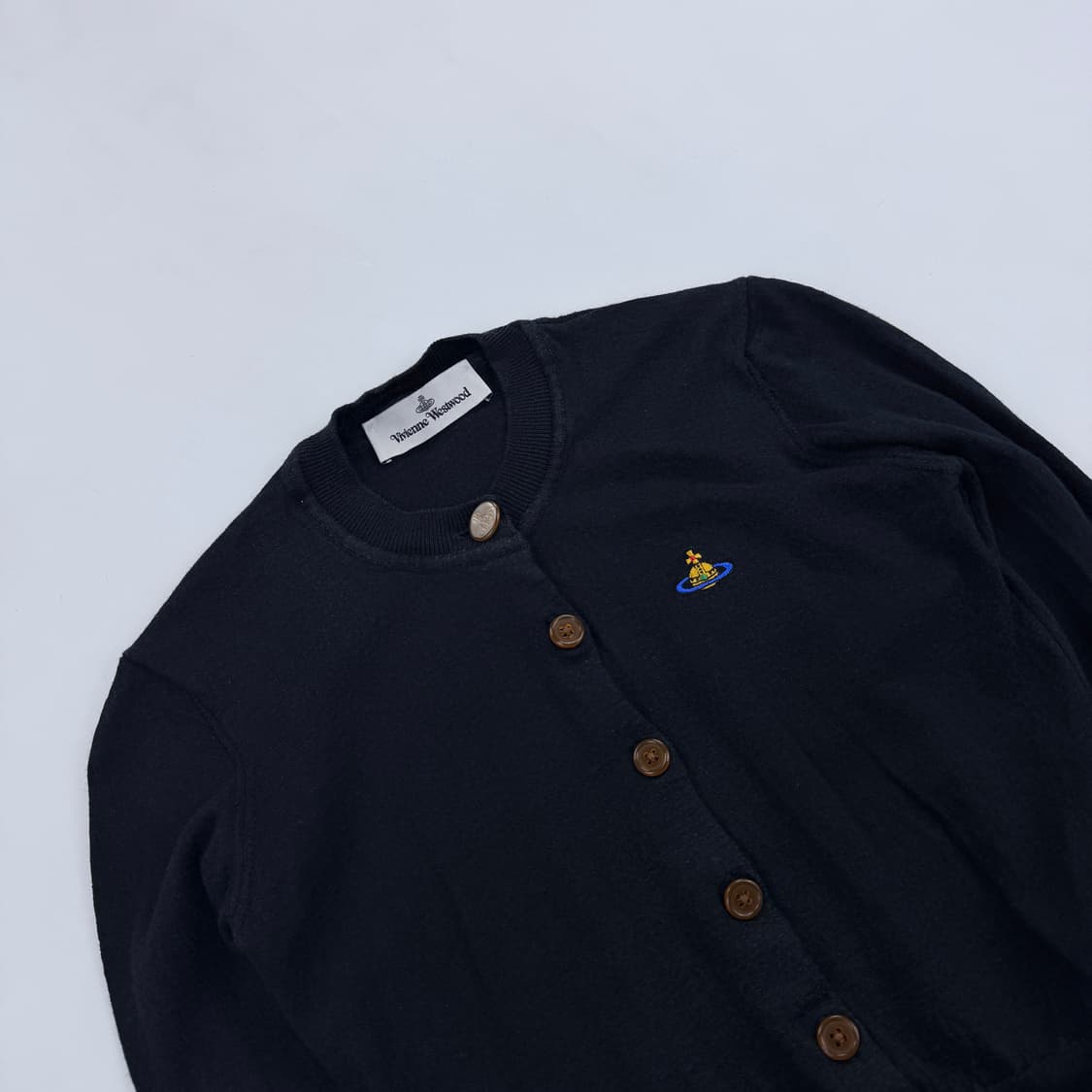 비비안웨스트우드 베아 크롭 가디건 블랙 18030012-Y000Q 상품이미지3