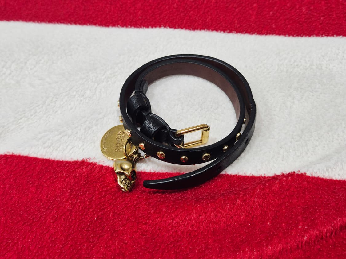 알렉산더맥퀸 스컬 참 블랙 가죽 팔찌 상품이미지1