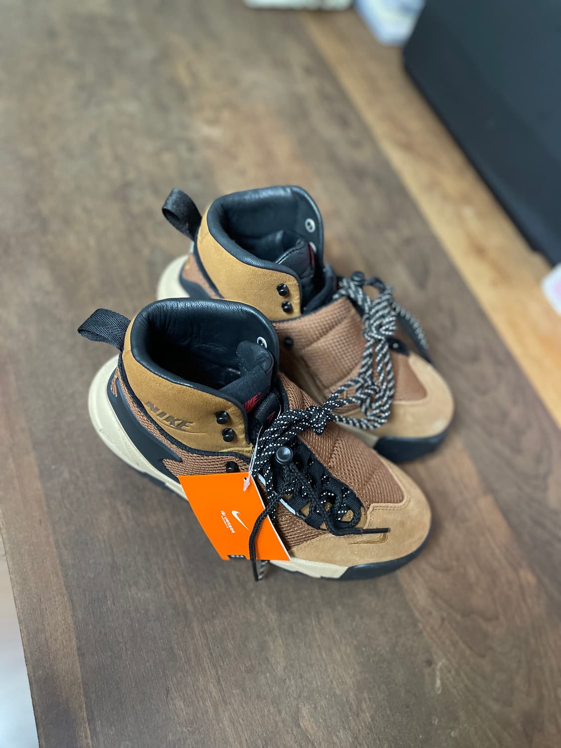 나이키 x 사카이 마그마스케이프 상품이미지1