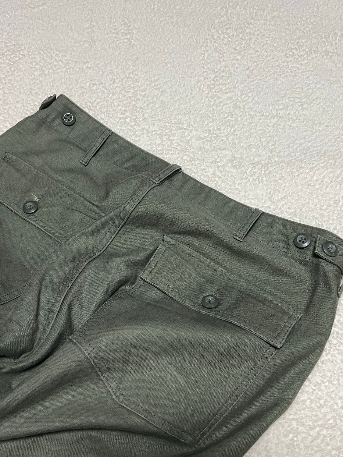 무신사스탠다드 카키 팬츠 상품이미지4