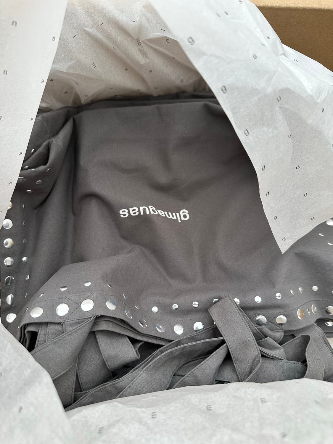 기마구아스 스터드 토트백 상품이미지3