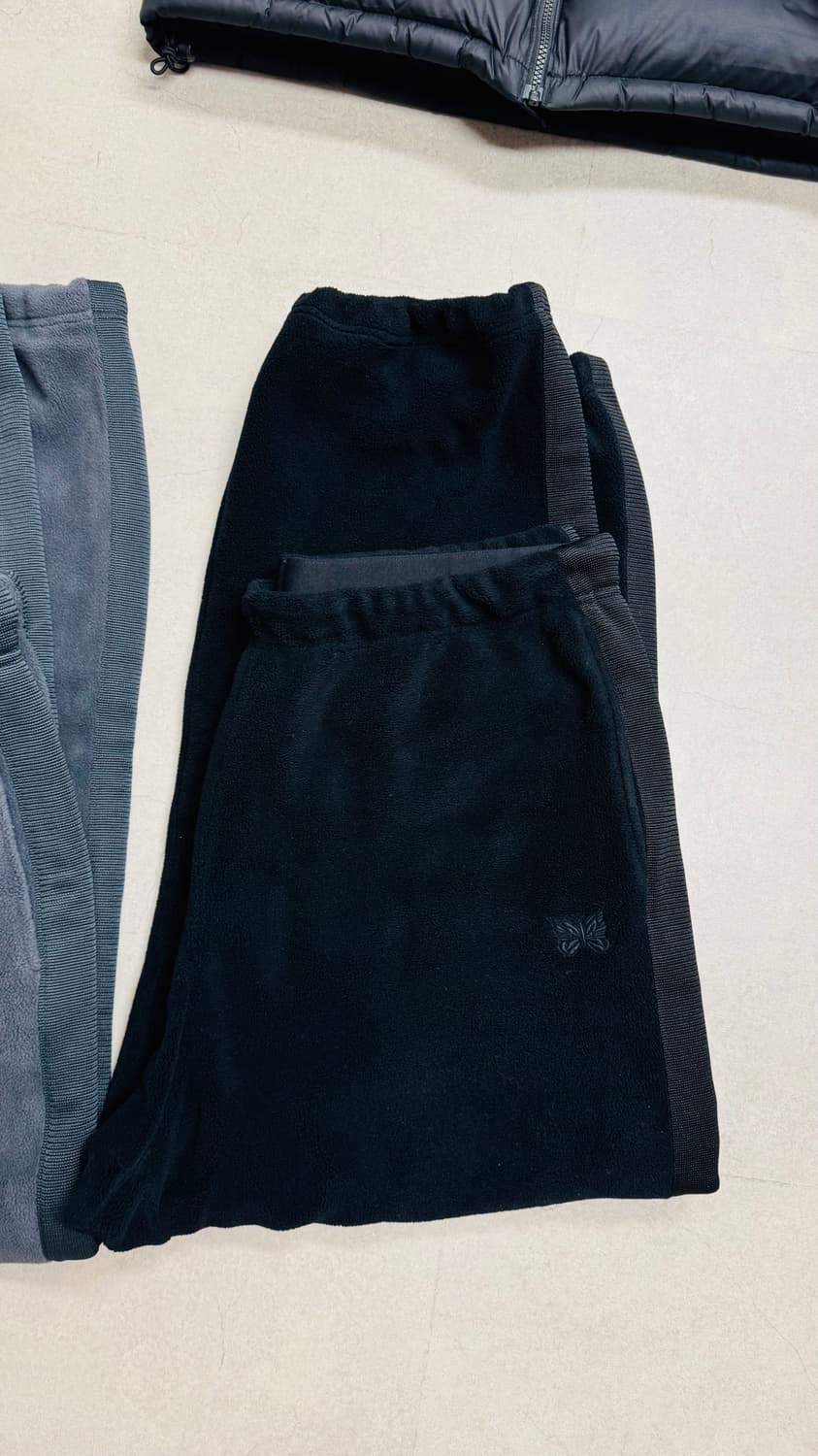 니들스 유니클로 와이드 플리스팬츠 xxl 블랙, 그레이 상품이미지4